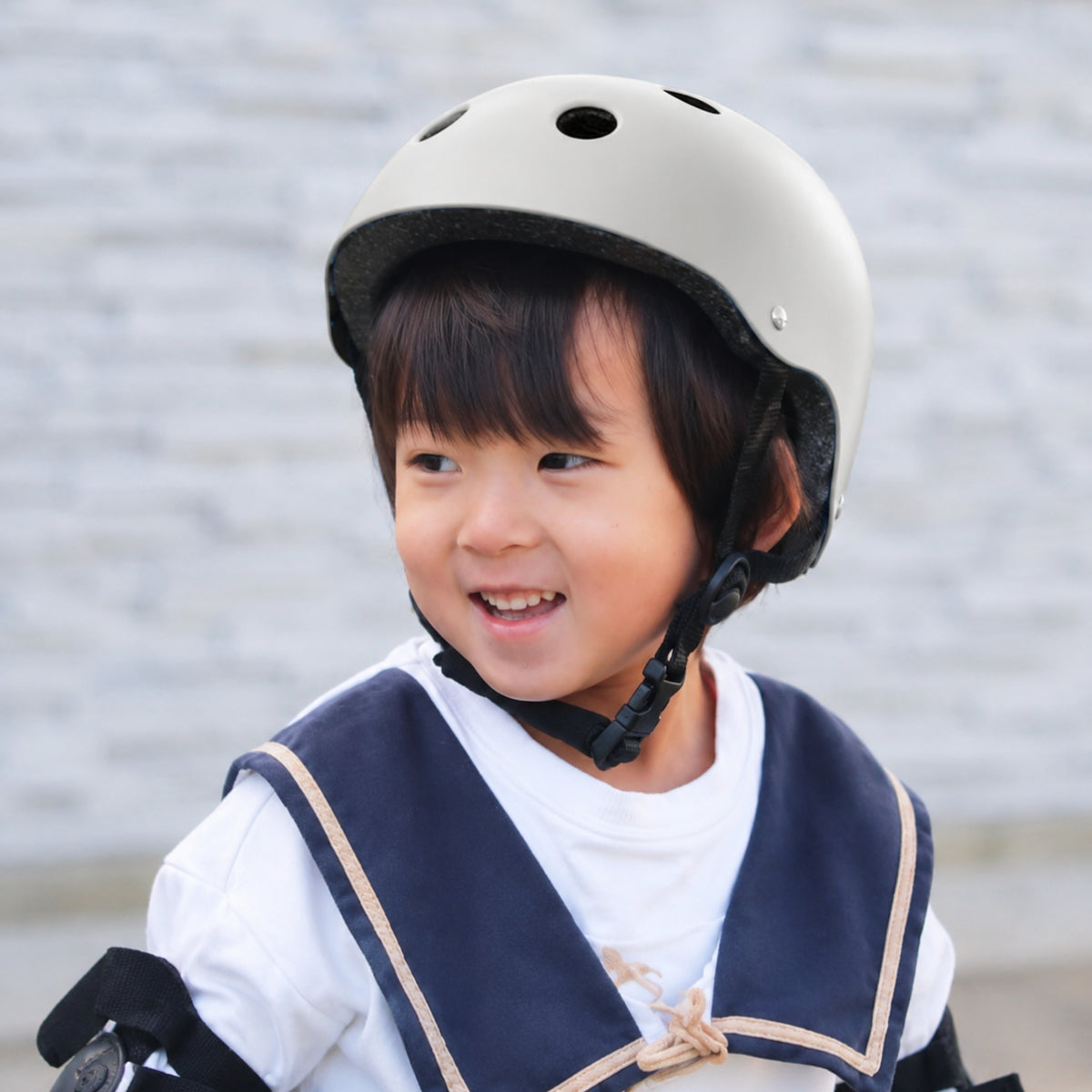 MamaGo キッズヘルメット グレージュ